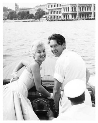 Belinda Lee & Donald Sinden On Boat Still Venice Film Festival - (g049)