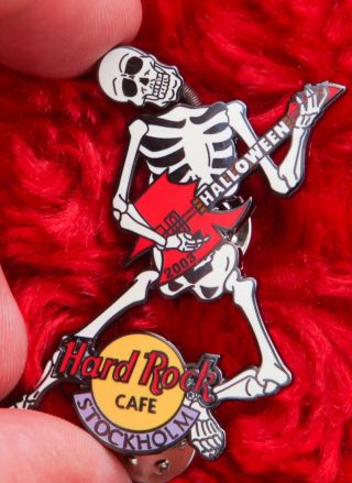 Hard Rock Cafe Pin Stockholm Halloween Skeleton Bobble Head Skull Logo Guitar Ax