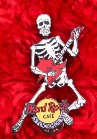 Hard Rock Cafe Pin STOCKHOLM HALLOWEEN Skeleton BOBBLE HEAD skull logo guitar ax 3