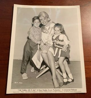 Doris Day 8x10 With Kids (brian Nash,  Kym Karath) From “the Thrill Of It All”