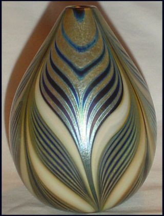 Lovely Art Glass Vase Peacock Pulled Feather Silver Blue White Iridescent/signed