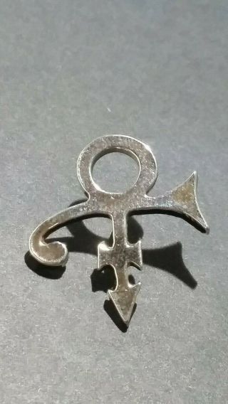 PRINCE SYMBOL PIN BROOCH LAPEL TACK ARTIST FORMERLY KNOWN AS PRINCE SILVER TONE 2