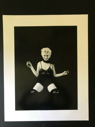 Marilyn Monroe: Sexy On Her Knees - Photo Poster Print - 16x20 - Black & White