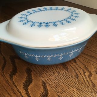 Vintage Pyrex Blue White Snowflake Oval Casserole Dish With Lid 045 2 1/2 Quart