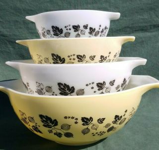 Vintage Pyrex Black Yellow White Gooseberry Cinderella Nesting Mixing Bowls S/4