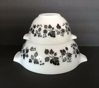 Vintage Pyrex Black And White Gooseberry Cinderella Nesting Bowls 441 443