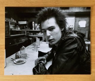 Black And White 10x8 Photo Of Sid Vicious Sex Pistols