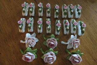16 Kaiser Porcelain Napkin Rings And 6 Kaiser Place Card Holders - Roses