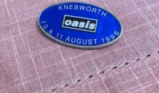 Oasis Knebworth 1996 Pin Badge - Rare