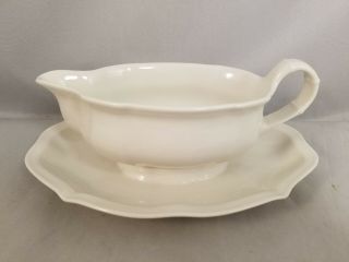 Villeroy & Boch Manoir Gravy Boat And Attached Underplate