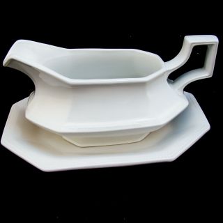Johnson Brothers England Heritage White Gravy Boat And Underplate