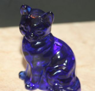 Fenton Handmade Cobalt Blue Sitting Cat Art Glass Paperweight Ca.  2005