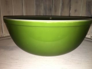 PYREX Mixing Nesting Bowls Verde Avocado Green Shades Set of 2 Two Vintage 5