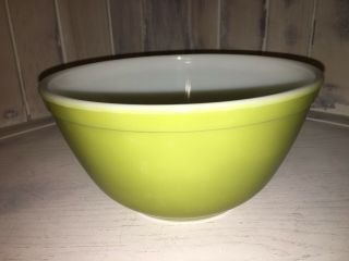 PYREX Mixing Nesting Bowls Verde Avocado Green Shades Set of 2 Two Vintage 8