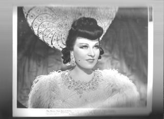 Mae West Brunette Every Day 
