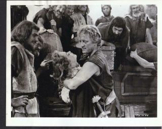 Kirk Douglas And Janet Leigh In The Vikings 1958 Movie Photo 38190