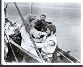 Tony Curtis And Janet Leigh In The Vikings 1958 Vintage Movie Photo 37481