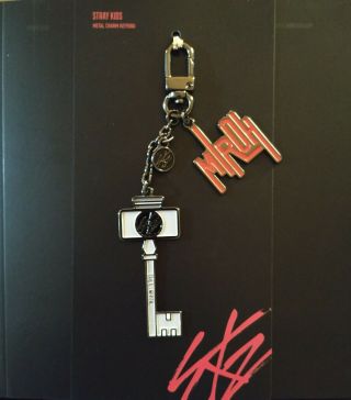 STRAY KIDS 2019 HI - STAY TOUR OFFICIAL GOODS METAL CHARM KEYRING 2