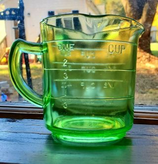 Vintage Hazel Atlas depression Glass Measuring Cup Kellogg ' s vaseline green 5