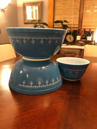 Vtg Pyrex Mixing Bowl Set 403/401 Snowflake Blue Garland (2) 2.  5qt & (1) 1.  5pt.