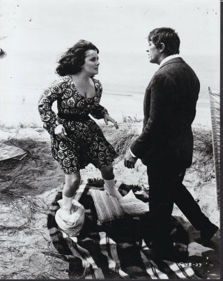 Robert Mitchum And Elizabeth Taylor In Secret Ceremony 1968 Movie Photo 28421