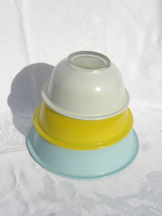 3 Vintage Pyrex Blue And Yellow Glass Nesting Mixing Bowls With Clear Bottoms