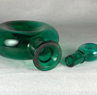 Vintage Blenko Glass Emerald Green Donut Decanter 7.  75” 7