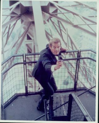 James Bond A View To A Kill Roger Moore On Eiffel Tower Great 8x10