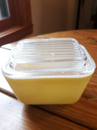 Yellowish Pyrex Fridge Dish With Lid 501 1 1/2 Cup Vintage Old