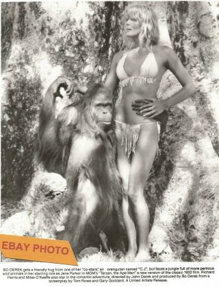 Bo Derek - " Tarzan,  The Ape Man " 1981 - 8x10 Movie Photo Of Bo And Ape (pin Up) Sexy