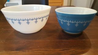 Vintage Set Of (2) Pyrex Glass Snowflake Blue Garland Cinderella Nesting Bowls