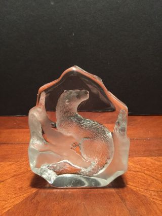 Mats Jonasson Art Glass Lead Crystal Otter Paper Weight 4.  5 " Tall