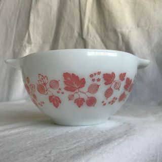 Vintage Pyrex Pink And White " Gooseberry " Cinderella 1 1/2 Pint Bowl 441 Euc