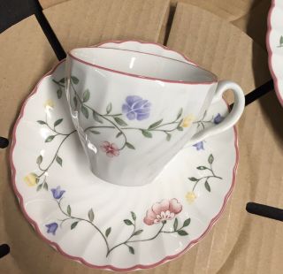 Set Of 8 Johnson Brothers Summer Chintz Tea Cups & Saucers