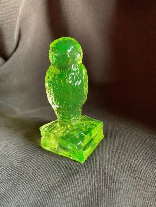 2 " Apple Green Degenhart Art Glass Uranium Vaseline Owl Figurine - Perfect