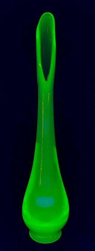 Vintage 1930s Green Depression Uranium Glass Bud Vase 10.  5 X 2.  5 X.  75 Inch Exc