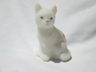 Fenton Art Glass 3.  5 " Hand Painted White Cat.