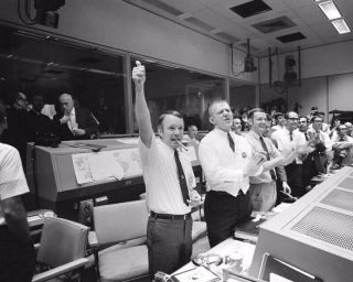 Apollo 13 Mission Control Celebrates 8x10 Photo Print 0080071117