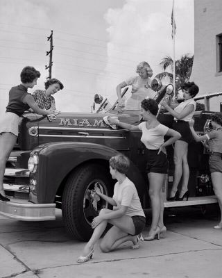 Bunny Yeager Friends At The Miami Fire Dept 8x10 Photo Print 4681 - Wom