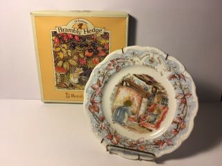 1982 Royal Doulton England Brambly Hedge Porcelain Four Seasons Winter 8 " Plate