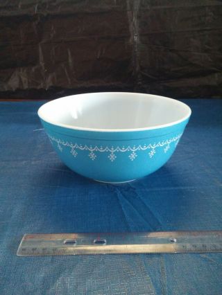 Pyrex Blue Garland Snowflake 2 1/2 Quart Bowl 403