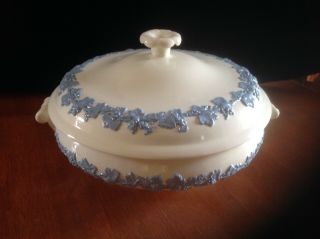 Vintage Wedgwood Queens Ware Covered Handled Dish Bowl Round Cream Blue 8 "