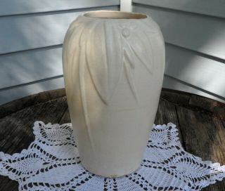 8 1/4 " Mccoy Pottery Matte White Leaves And Berries Vase 1920s - 30s