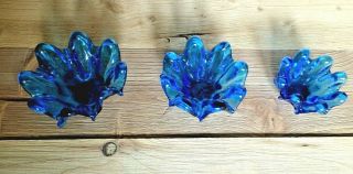 Vintage Mid - Century Bright Blue Set Of 3 Glass Scalloped Nesting Bowls/ashtray