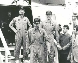 Apollo 13 Astronauts On The U 0076071117
