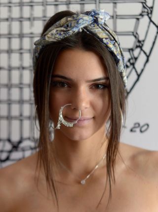 Kendall Jenner With Slope In The Nose 8x10 Photo Print