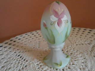 Fenton Art Glass Lotus Mist Burmese Pedestal Egg