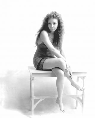 Glossy Photo Picture 8x10 Bessie Love Sitting Black And White