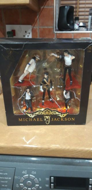 Michael Jackson 1958 - 2009 King Of Pop The World Tour Dangerous Collector Figures