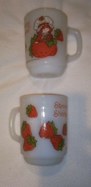 Two Strawberry Shortcake Vintage 2 Mugs Coffee Cup Milk Glass Anchor Hocking